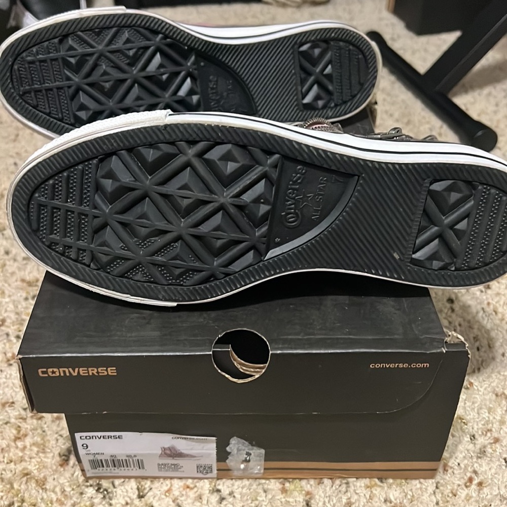 Used Converse - Picture 7 of 7
